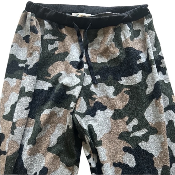 Pink Rose Camo Print Sweatpants - Picture 2 of 7